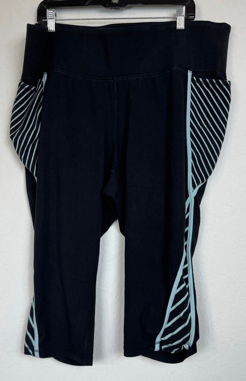 V Black Athletic Capris Women's Size 28